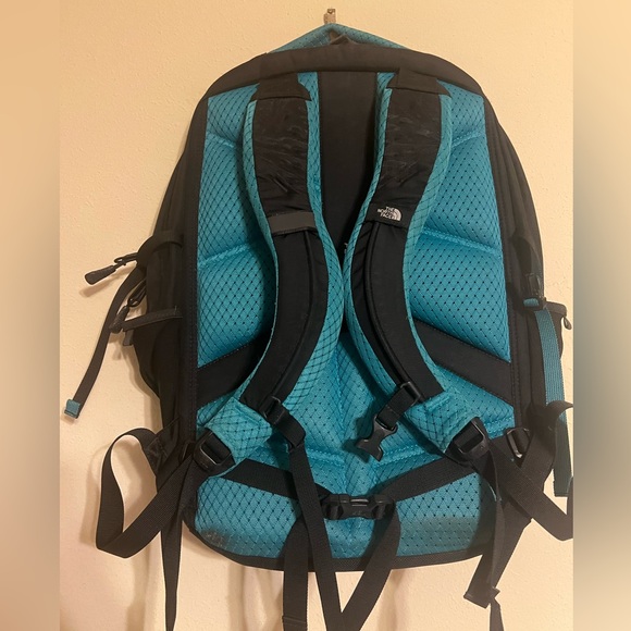 North Face Borealis Flex vent Backpack
With Whistle Black Violet Turquoise - Picture 2 of 5